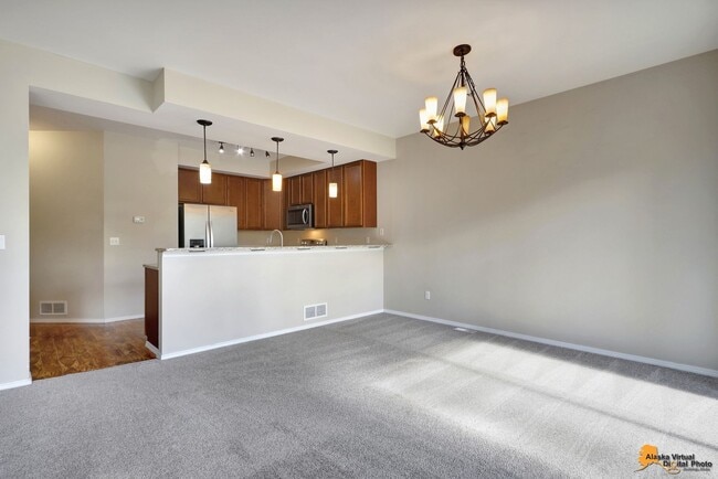 Building Photo - Beautiful 3-Bedroom Half Duplex in Eagle R...