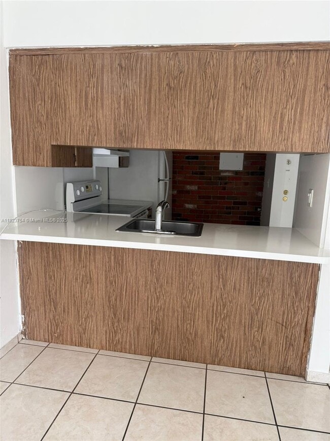 Building Photo - 16465 NE 22nd Ave