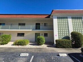 Building Photo - Centrally Located 2Bed/2Bath Condo for Rent in Sarasota
