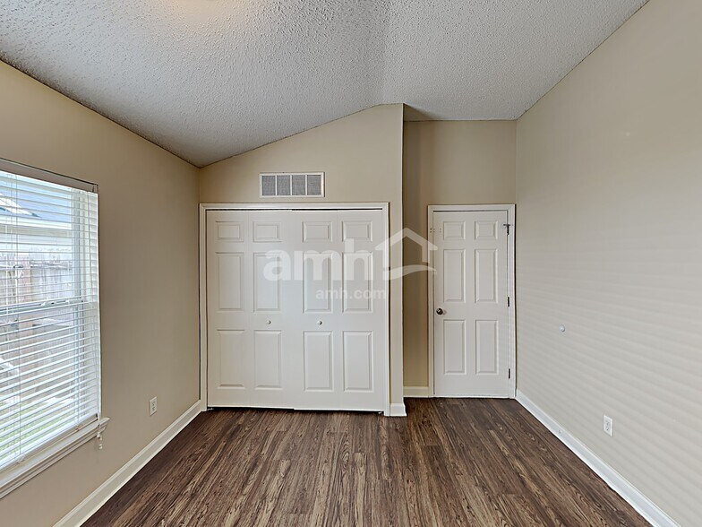 Building Photo - 6076 Scenic Meadow Ln