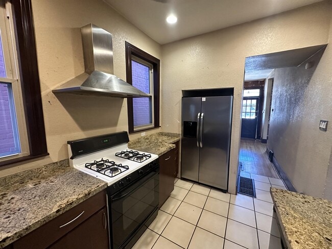 Building Photo - 2065 Emerson St