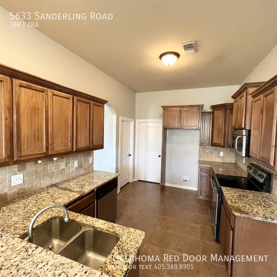 Building Photo - 5633 Sanderling Rd