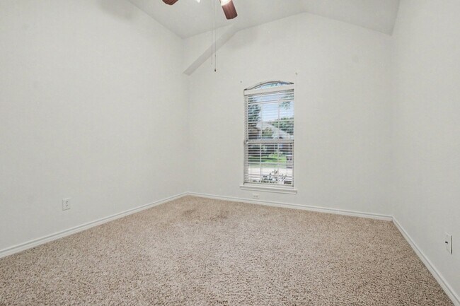 Building Photo - 1707 Briarhollow Dr