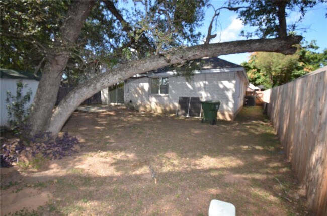 Building Photo - 4729 Castleman Dr