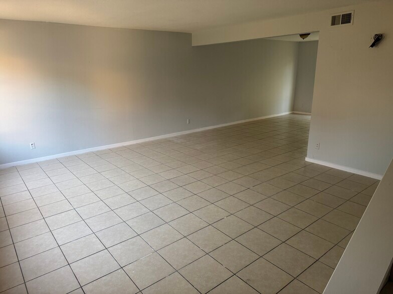 Primary Photo - 524 Galveston Rd