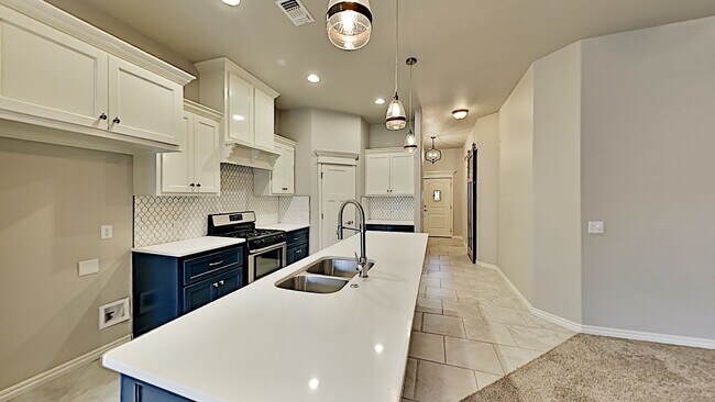 Building Photo - 4 Bedroom 2 Bathroom 2 Car Garage Home with Storm Shelter in East Edmond