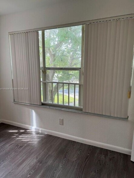 Building Photo - 12430 Vista Isles Dr