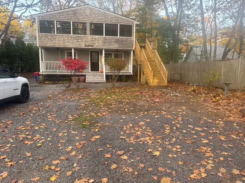 2nd Floor 2 BR Comfy Cottage Close to Beach - 3 Sylvan Cir