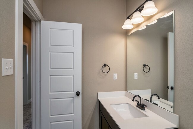 Building Photo - GORGEOUS 3 BEDROOM DUPLEX LOCATED IN MIDLOTHIAN ISD!