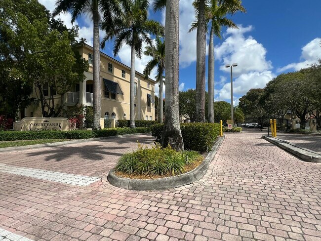 Building Photo - 150 Jacaranda Country Club Dr