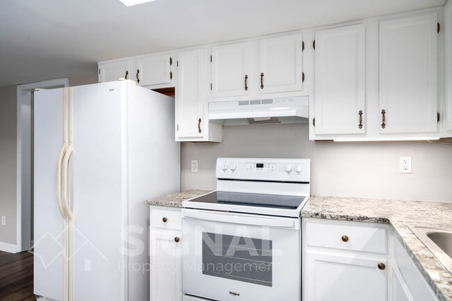 Building Photo - 1223 Magnolia Pl