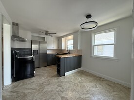 Building Photo - 312 Nassau Ave