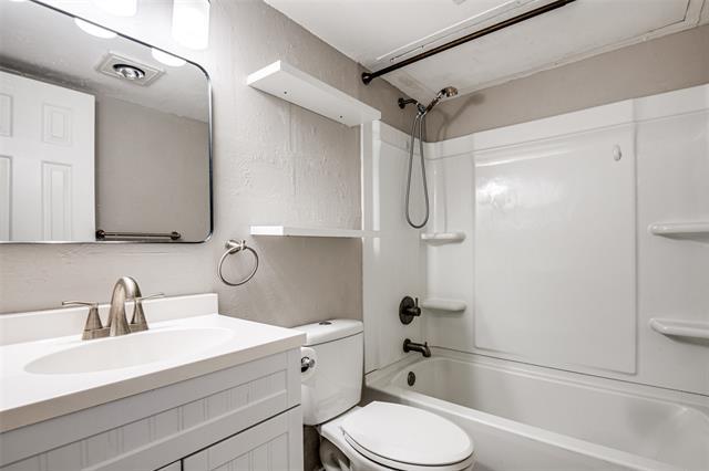 Building Photo - 9801 Royal Ln