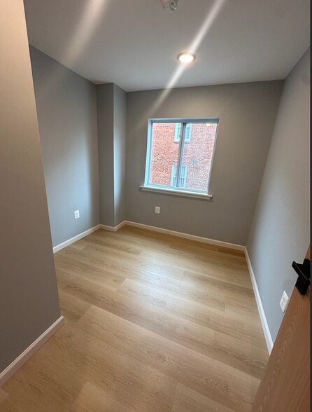 Building Photo - 4936 Nash St NE