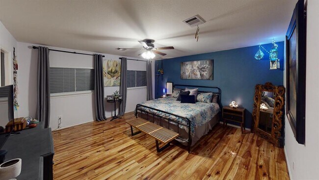 Building Photo - 6616 Piedras Blanco Dr