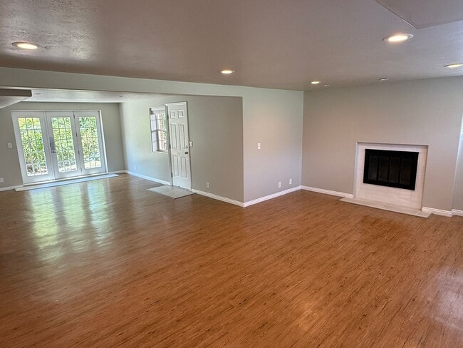 Building Photo - Olympus Cove Five Bedroom Rambler; Amazing...