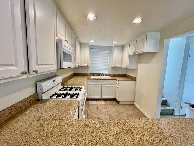 Building Photo - Lovely 2bd. condo in Claremont w/2 car garage