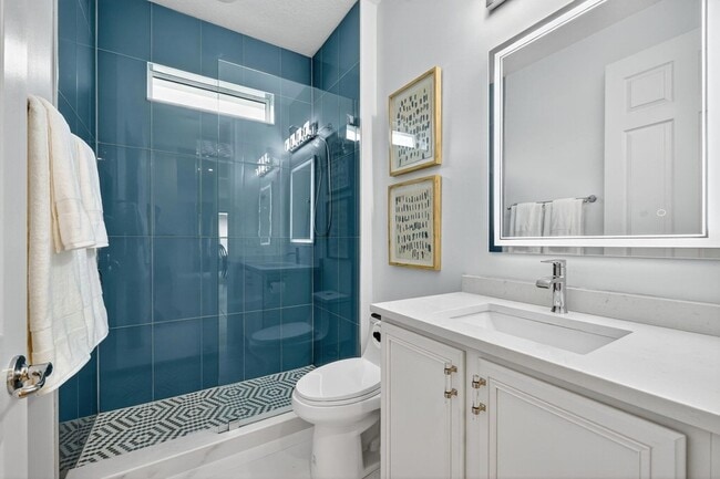 Building Photo - 9624 SW Royal Poinciana Dr