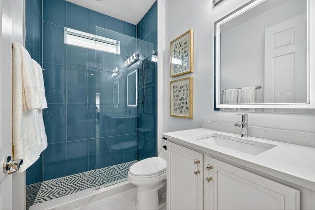 Building Photo - 9624 SW Royal Poinciana Dr