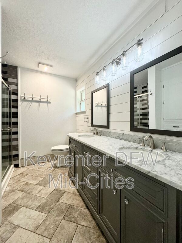 Building Photo - 1608 Durham Dr