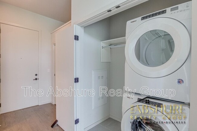 Building Photo - 600 S Duke St