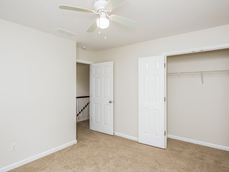 Building Photo - 3067 Woodbridge Ln