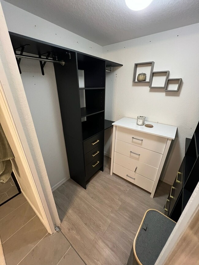 Building Photo - 7575 Meadow Lakes Dr