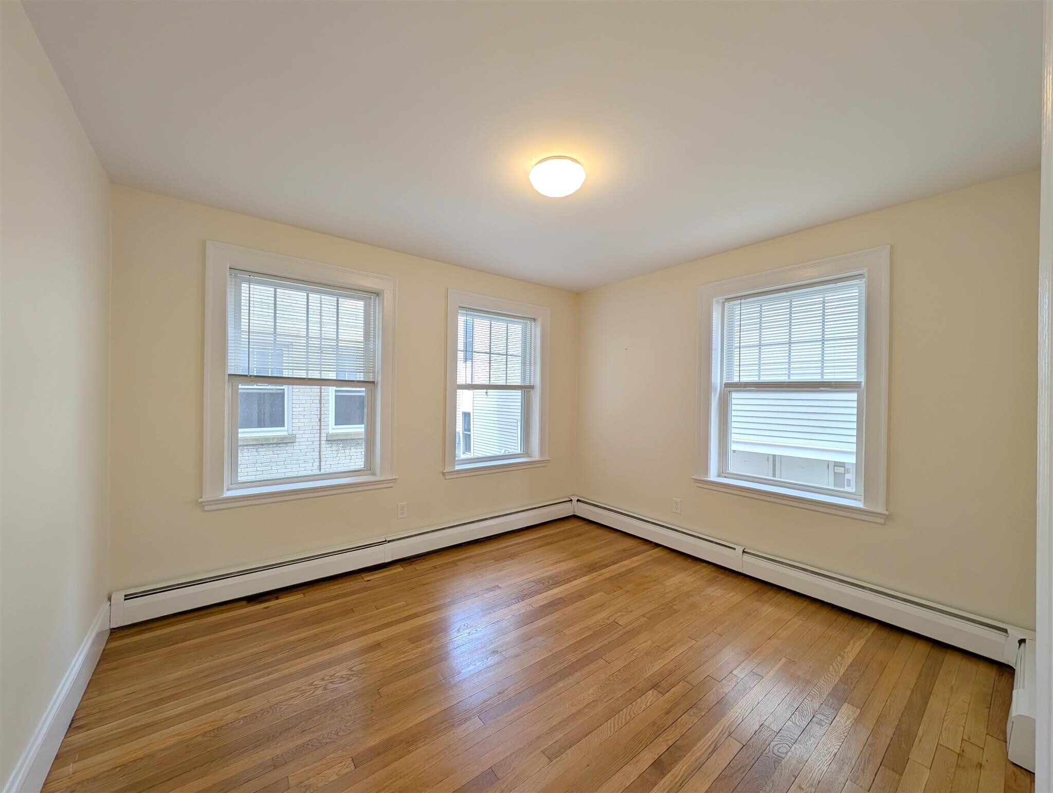 Building Photo - 32 College Ave