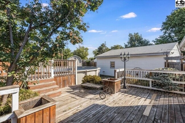 Building Photo - Beautiful 4-Bedroom, 1.5 Bathroom Home