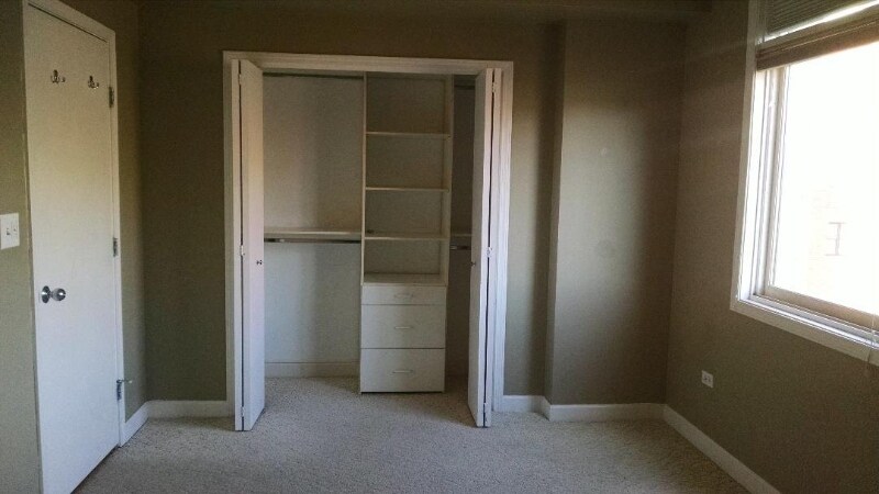 Building Photo - 680 N Green St