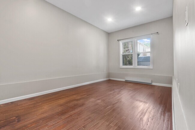 Building Photo - 271 Cator Ave