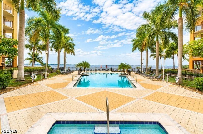 Building Photo - 2825 Palm Beach Blvd