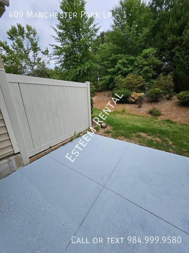 Building Photo - 409 Manchester Park Ln