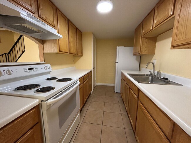 Building Photo - 4204 S 47th St