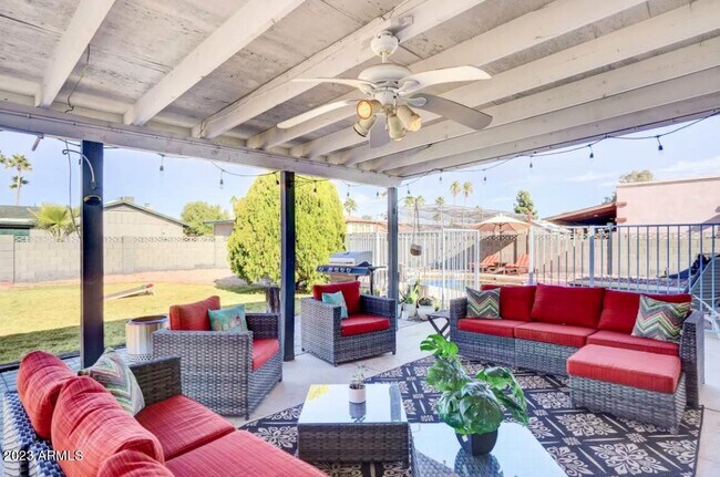 Building Photo - 1648 W Grovers Ave