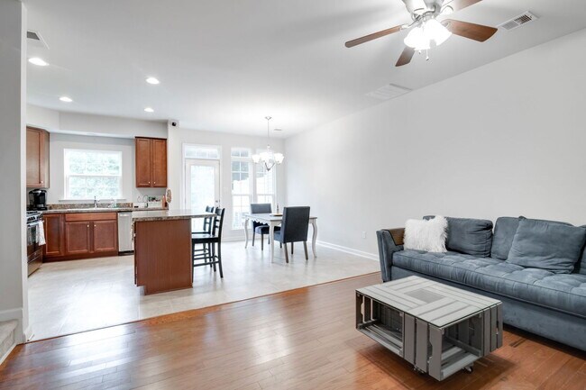 Building Photo - 8992 Ringview Dr