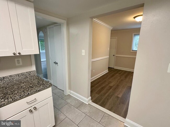 Building Photo - 10115 Hereford Pl