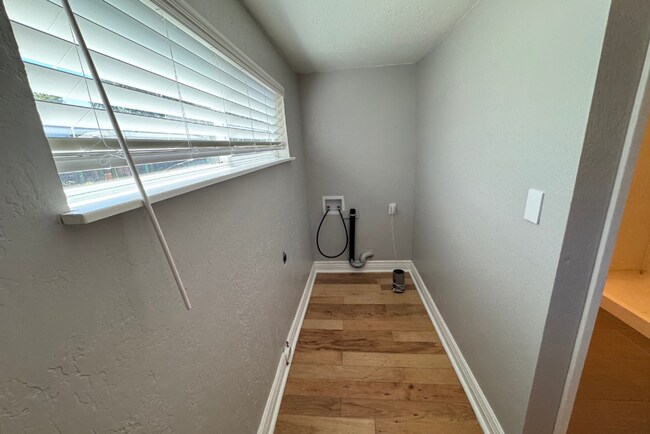Building Photo - Spacious Colonial Heights Bungalow
