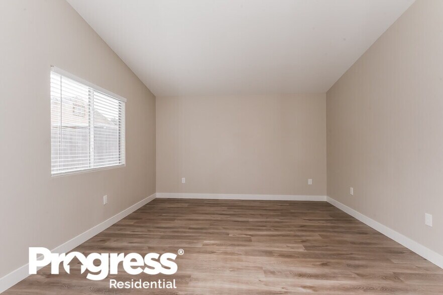 Building Photo - 5225 Panguitch Dr