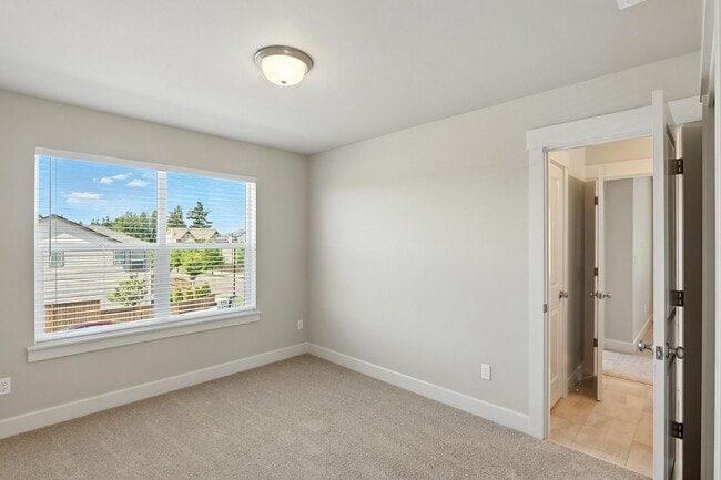 Building Photo - Brand New 3-Bedroom, 2.5-Bath Home in Rive...