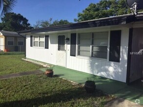 Building Photo - 2 Bed 1 Bath | Large Yard | Washer/Dryer H...