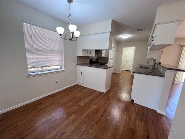 Building Photo - 4 Bedroom 2 Bathroom in Northwest Houston ...