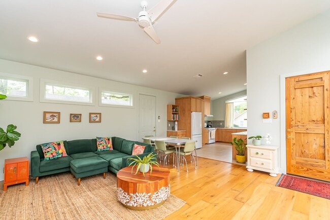 Building Photo - CHARMING, MODERN, CUSTOM HOME IN MID-CITY FOR RENT