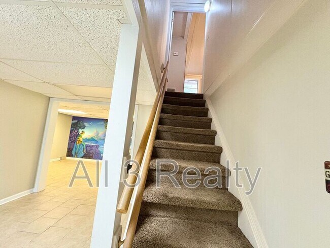 Building Photo - 435 Sherwood Rd