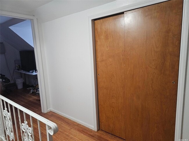 Building Photo - 1076 Carll Dr