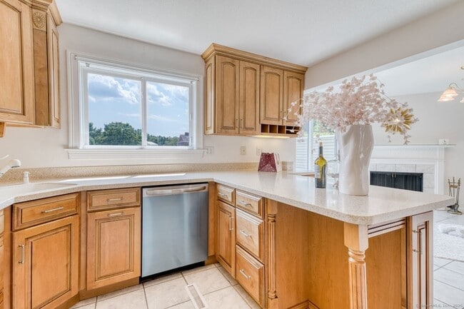 Building Photo - 592 Mountain Rd