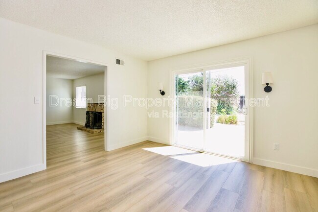 Building Photo - 5155 Harriett Cir