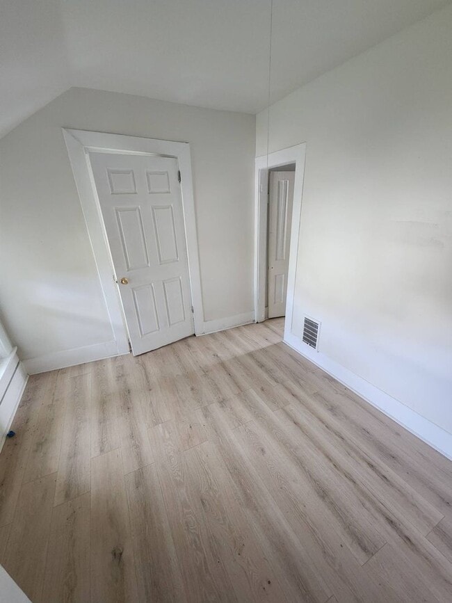 Building Photo - 2186 E 89th St