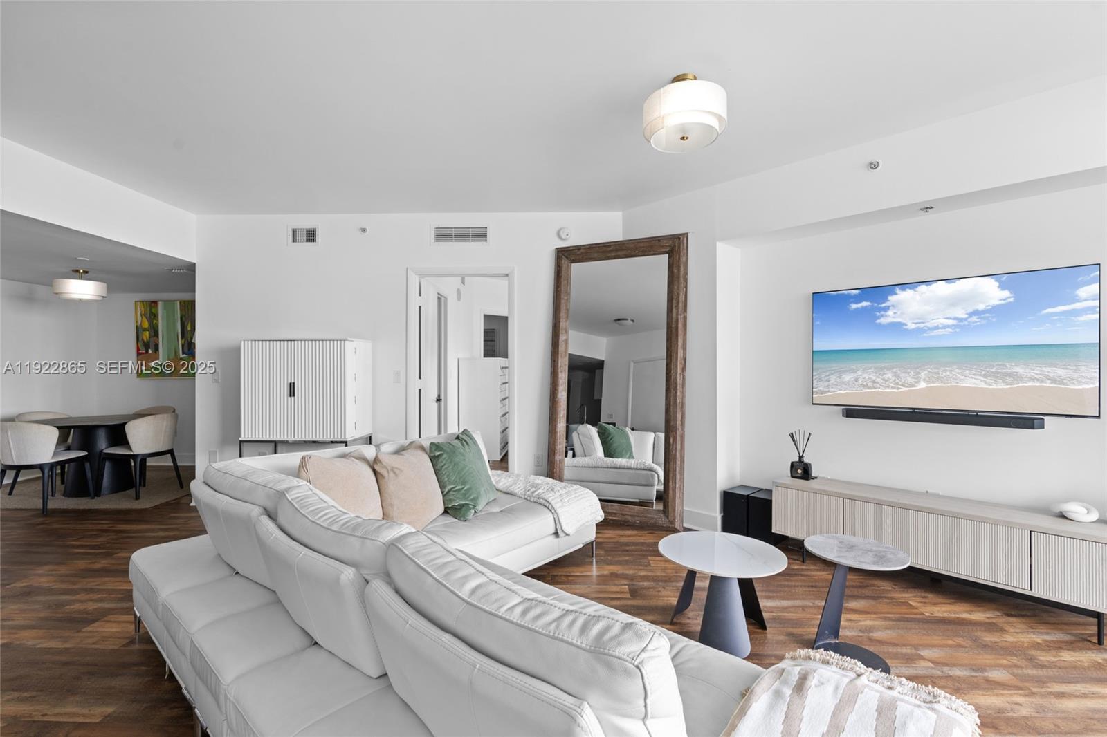 Building Photo - 350 S Miami Ave