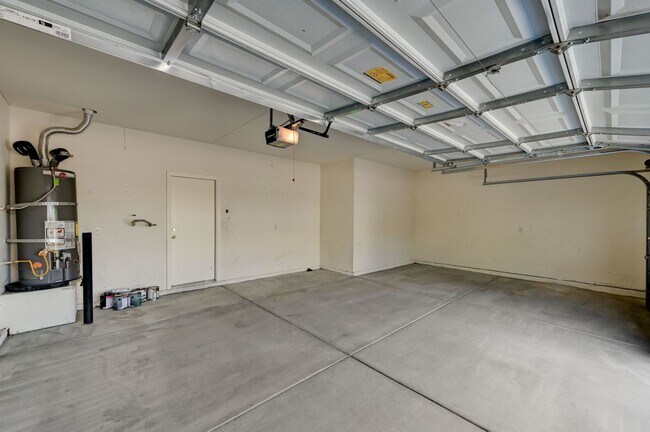 Building Photo - Southern Highlands Single Family Home